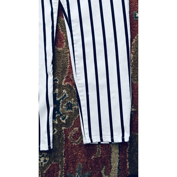 Soft Surroundings Pull On Pants Size M Striped Cropped Tapered Leg Navy White - Picture 7 of 8